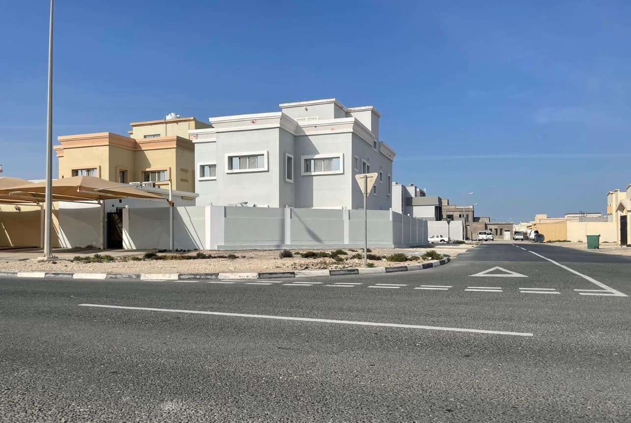 فيلا سكنية 6 غرف نوم للبيع في الذخيرة 