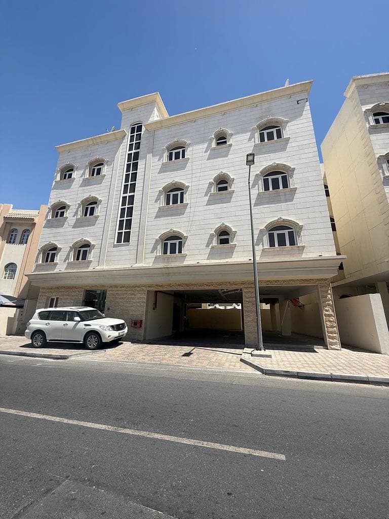 مبنى سكني للبيع في فريج بن عمران