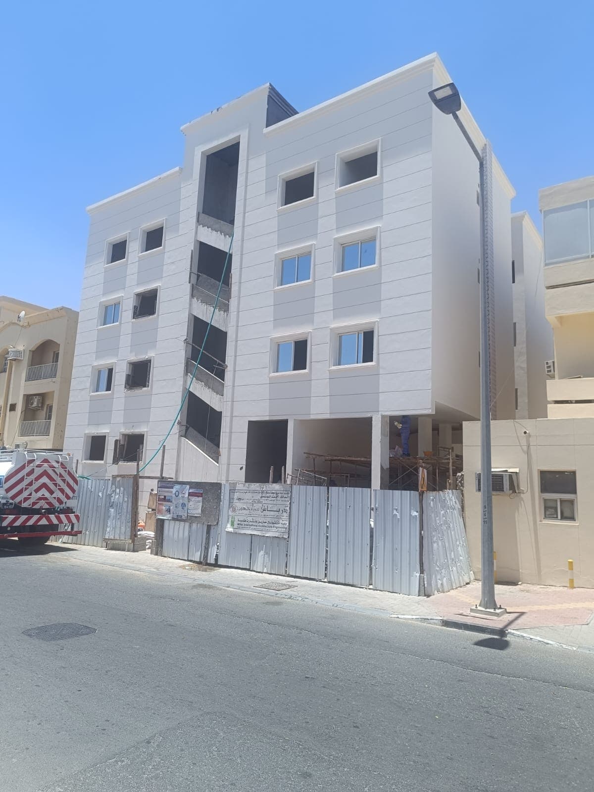 مبنى سكني للبيع في مدينة خليفة الجنوبية