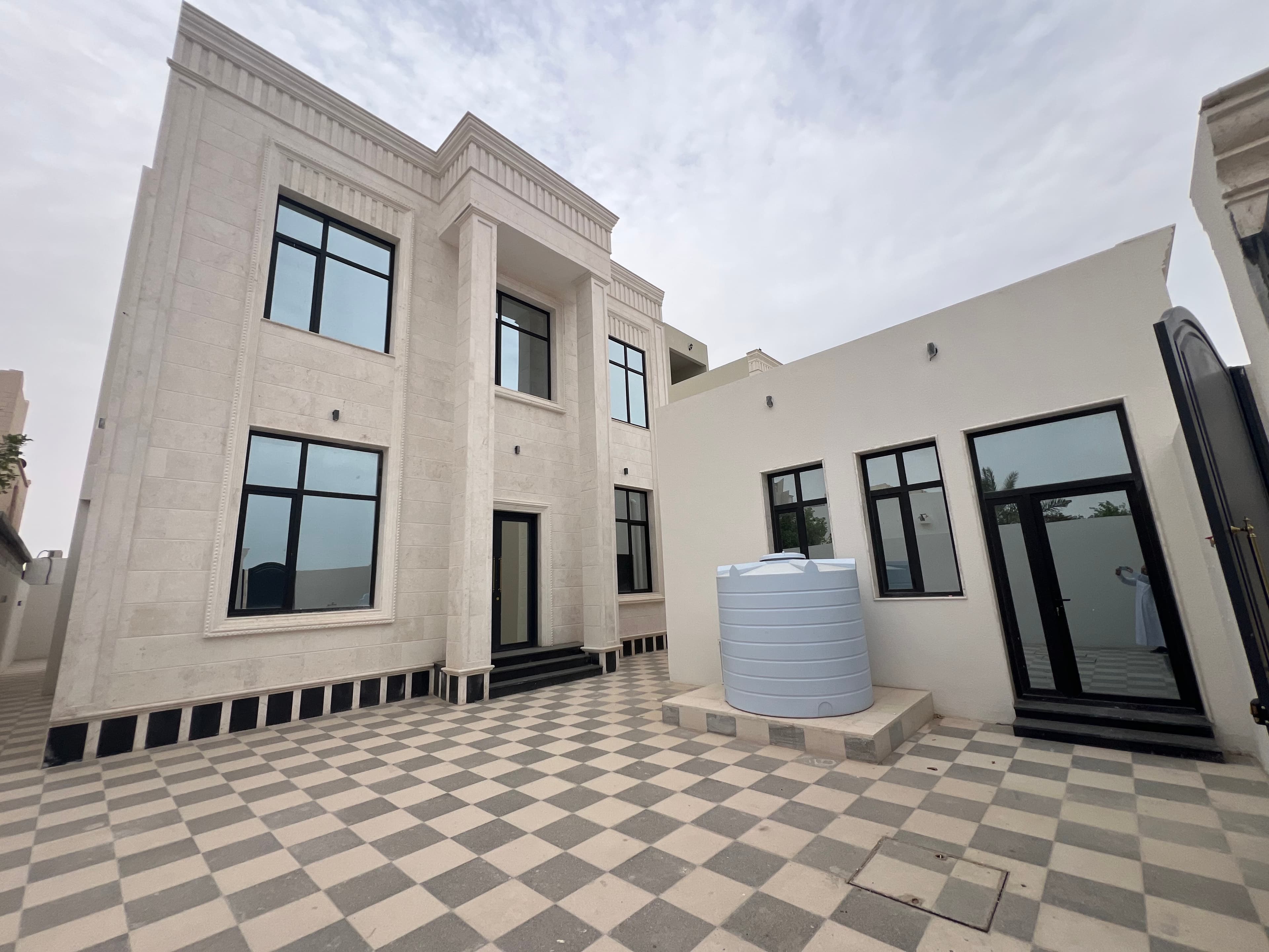 فيلا سكنية 8 غرف نوم للبيع في ام صلال علي