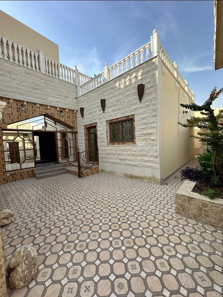 فيلا سكنية 6 غرف نوم للبيع في معيذر