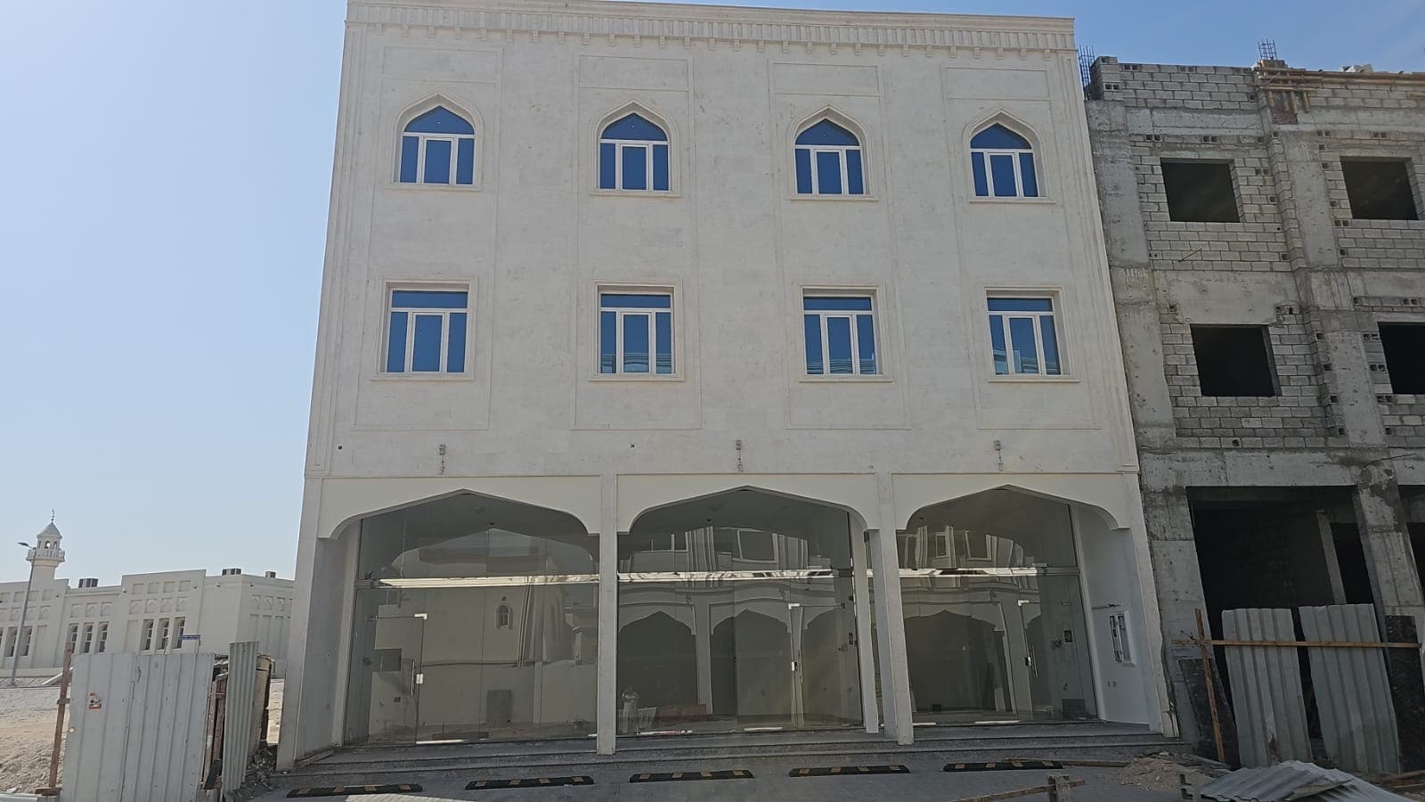 مبنى تجاري للبيع