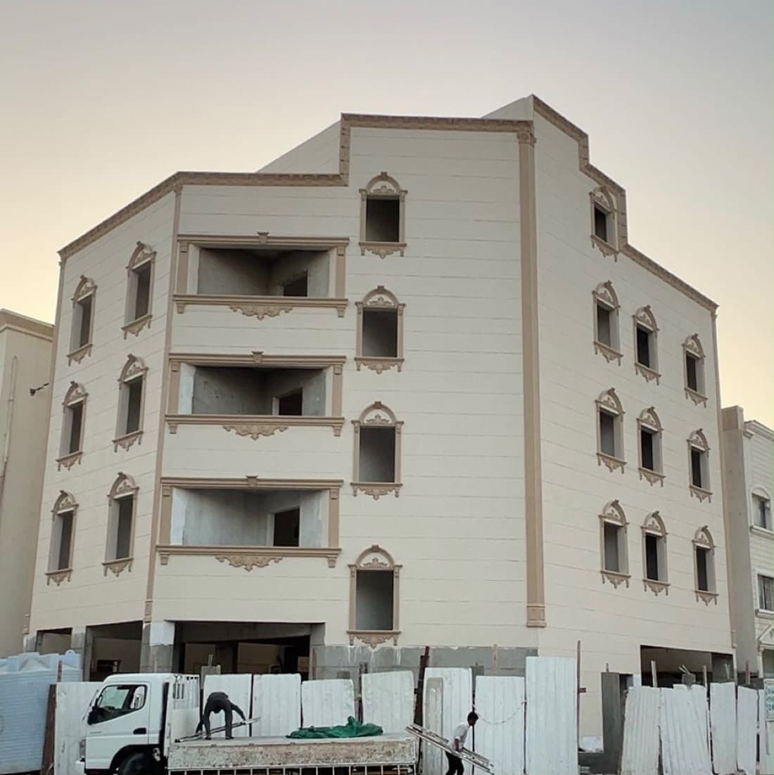 مبنى سكني للبيع