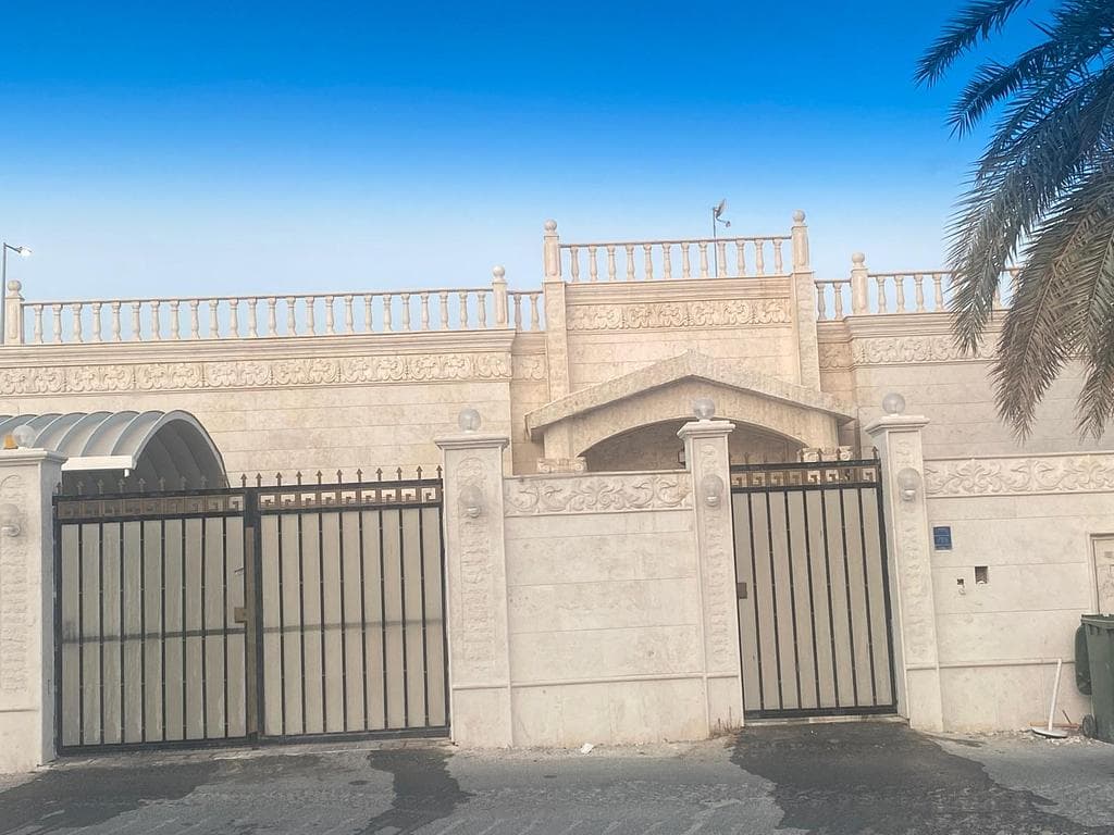 فيلا سكنية 4 غرف نوم للبيع في دحيل