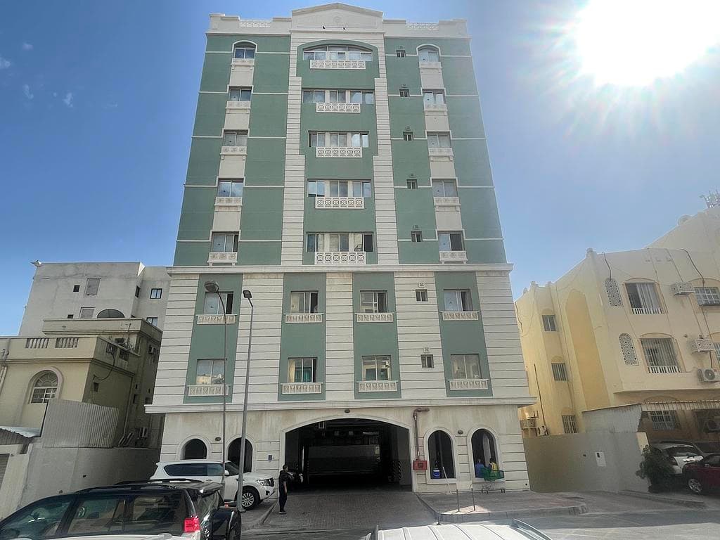 مبنى سكني للبيع في روضة الخيل