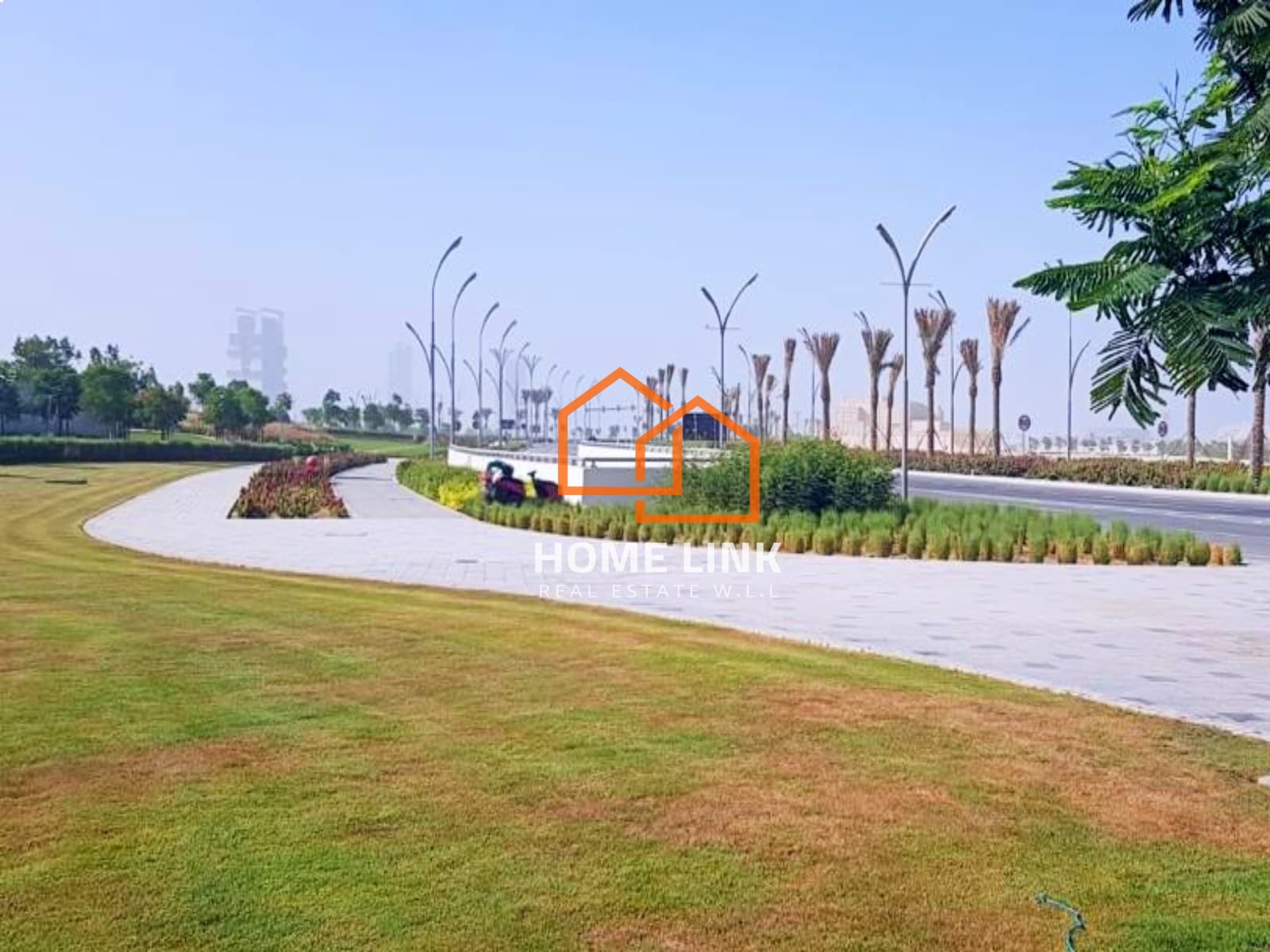 أرض سكنية للبيع في لوسيل