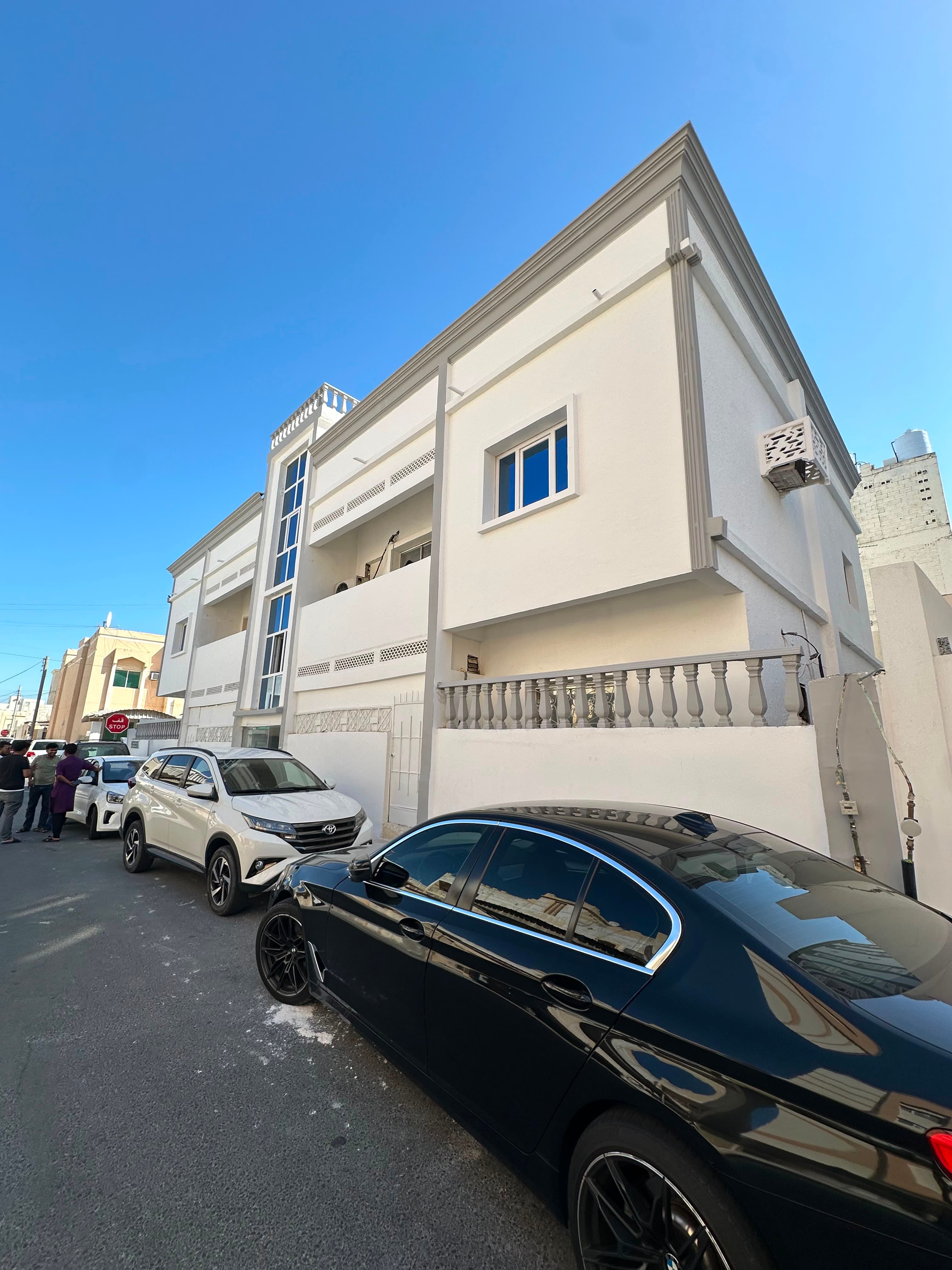 مبنى سكني للبيع في المطار القديم