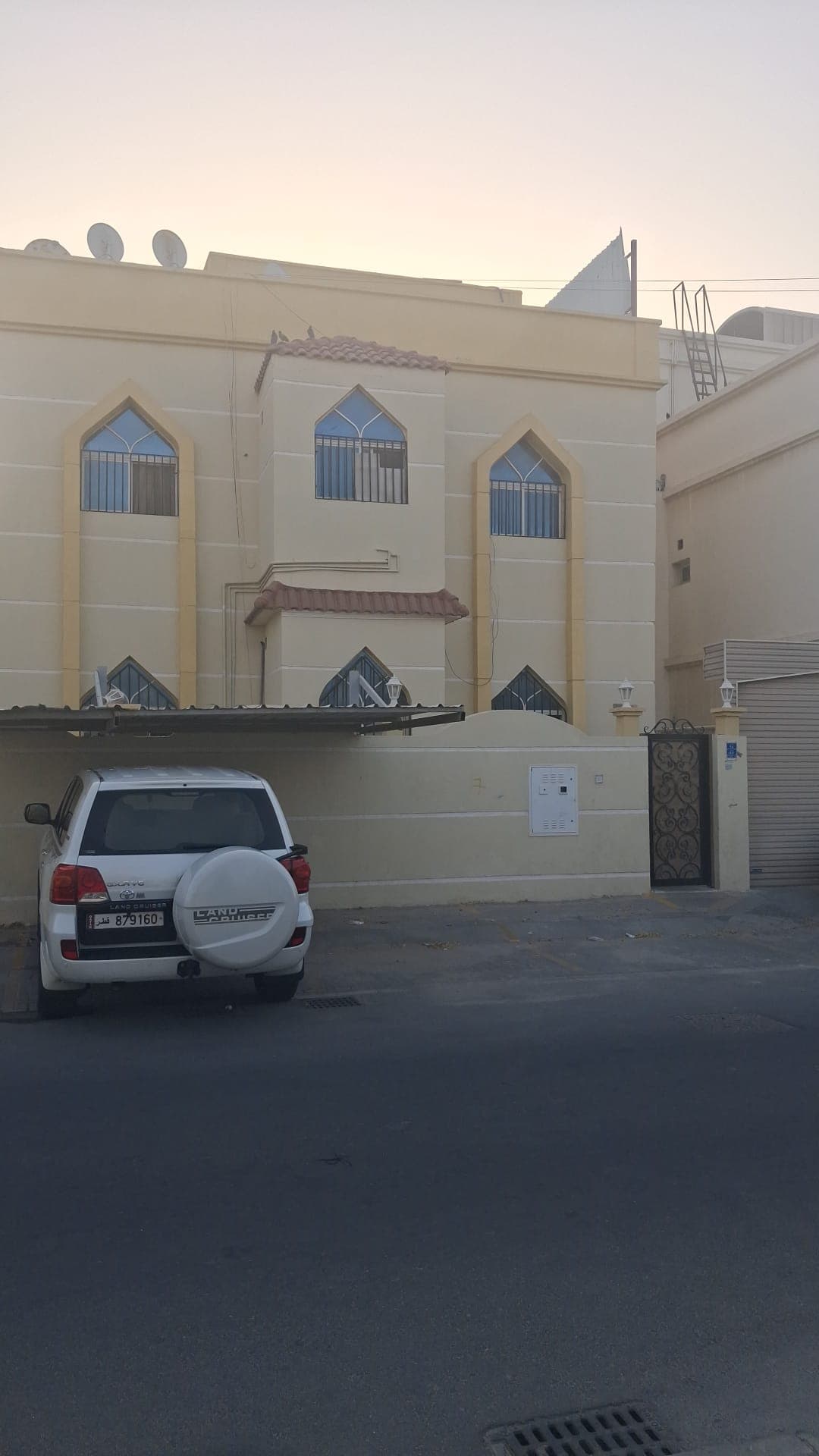 فيلا سكنية 8 غرف نوم للبيع في معيذر