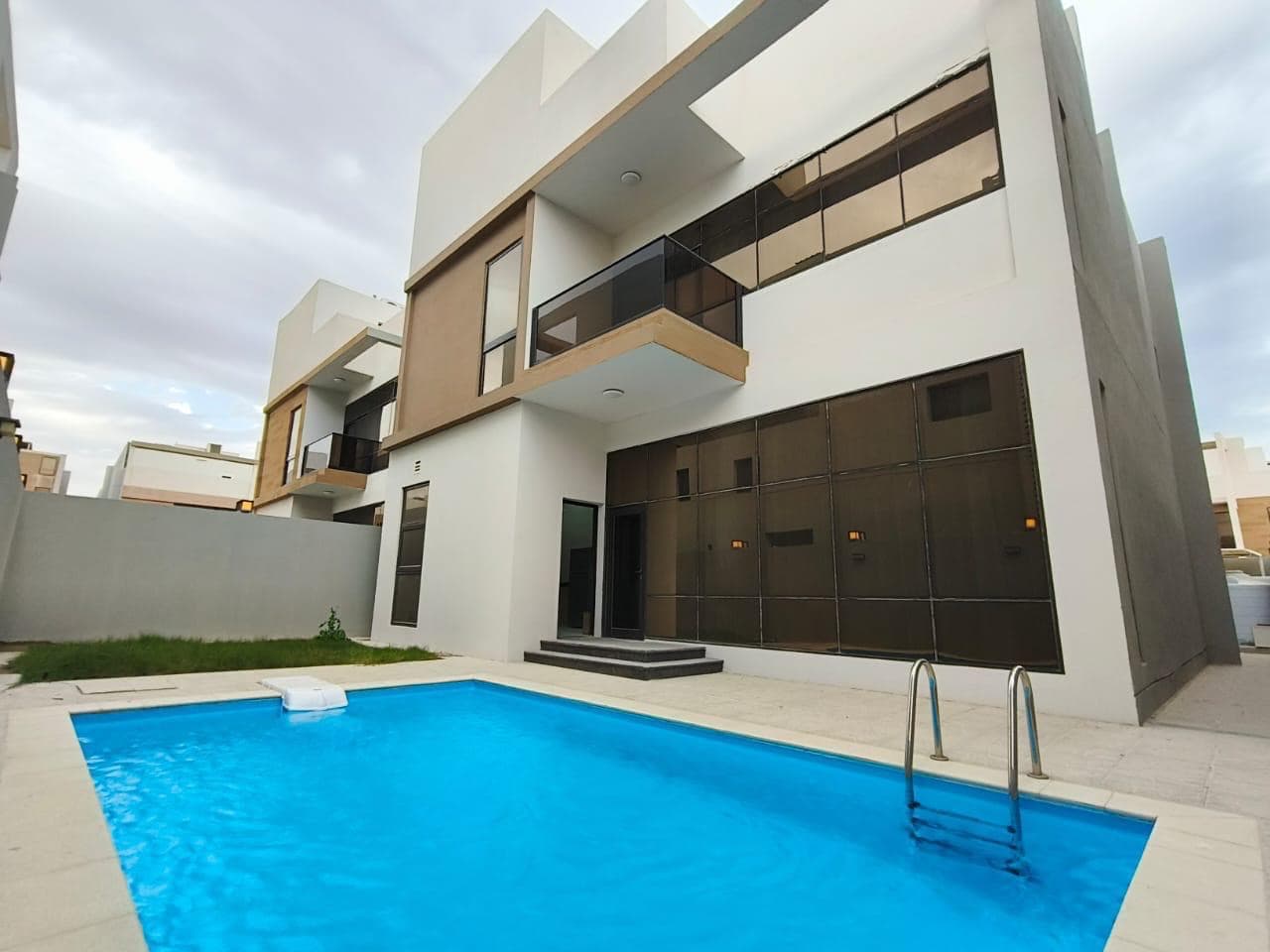 فيلا سكنية 5 غرف نوم للبيع في سميسمة 