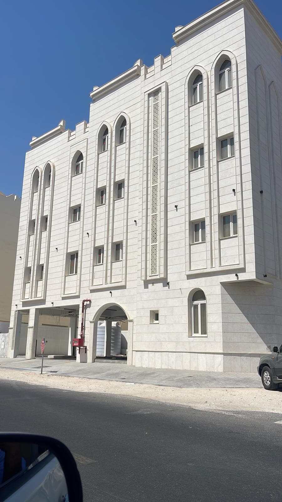 مبنى سكني للبيع في المطار القديم