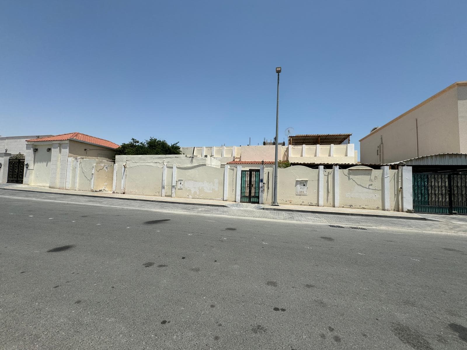 فيلا سكنية 6 غرف نوم للبيع في دحيل