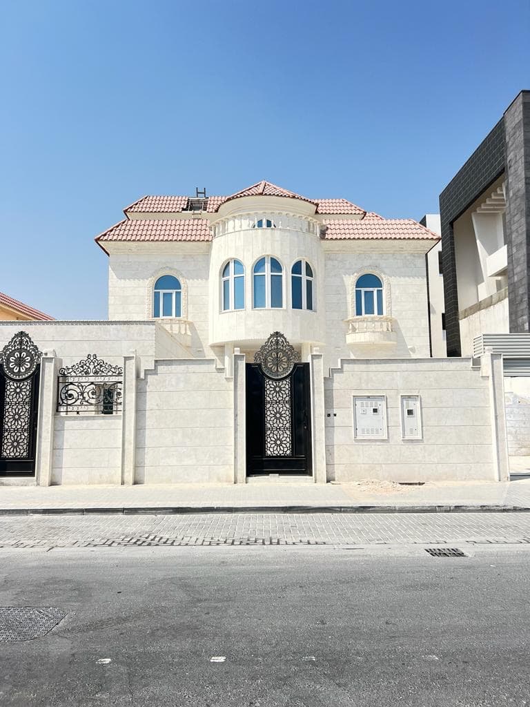 فيلا سكنية 8 غرف نوم للبيع في دحيل