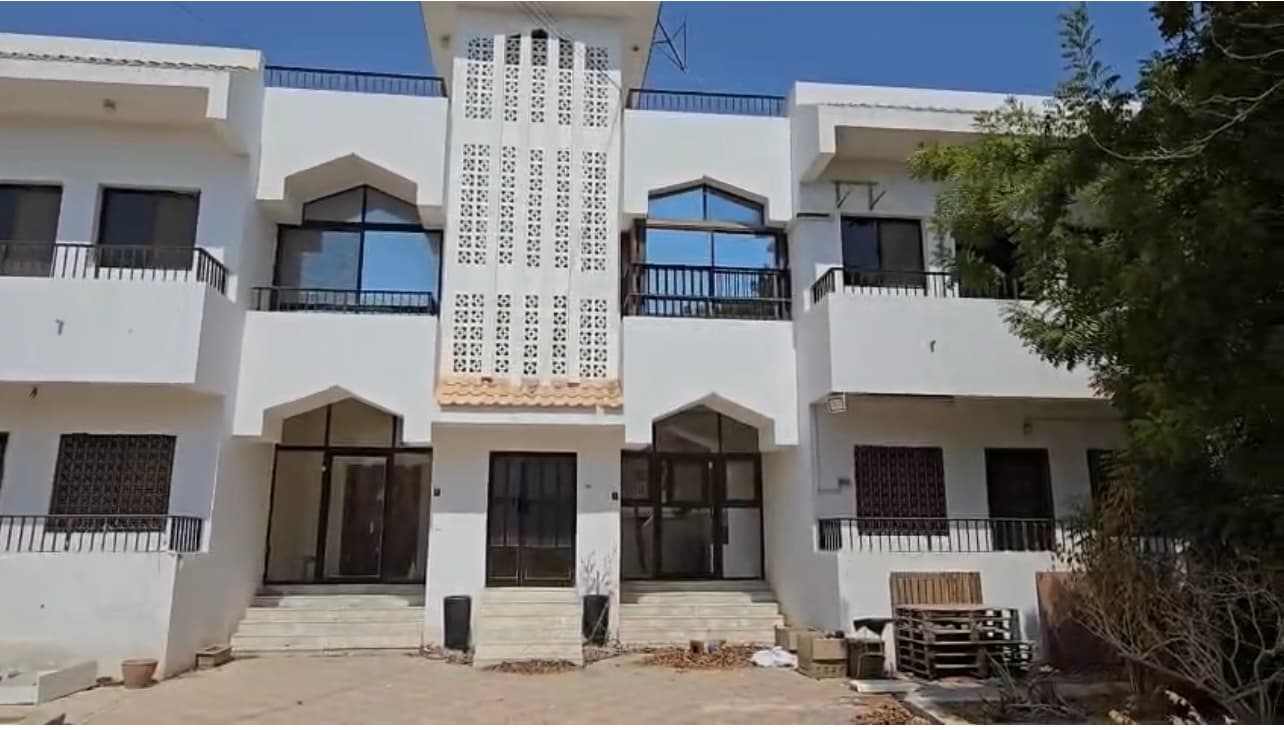 فيلا سكنية 8 غرف نوم للبيع في الهلال