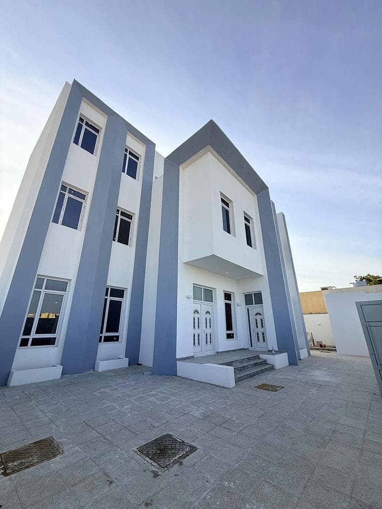 6 Bedroom Residential Villa for Sale in Al Thakhira