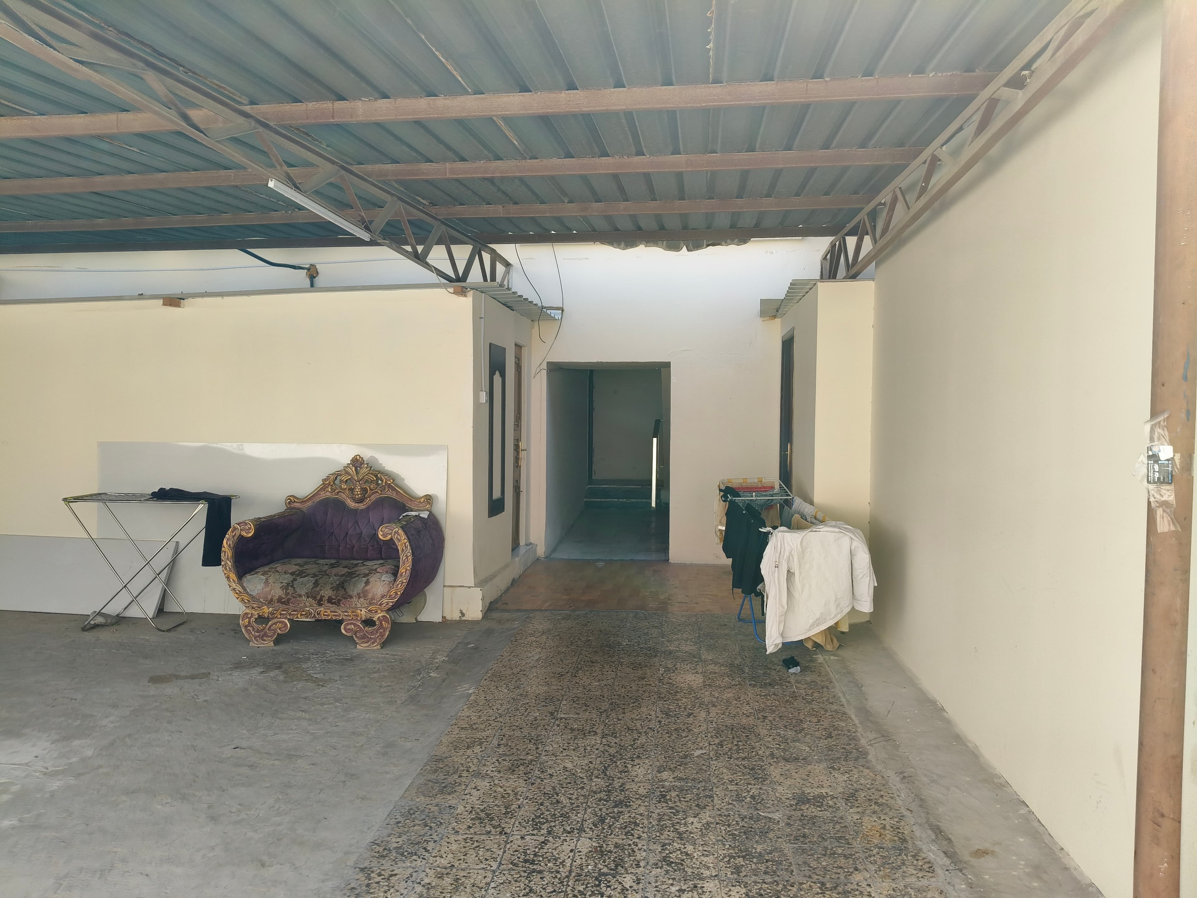 Residential Building for Sale in Airport