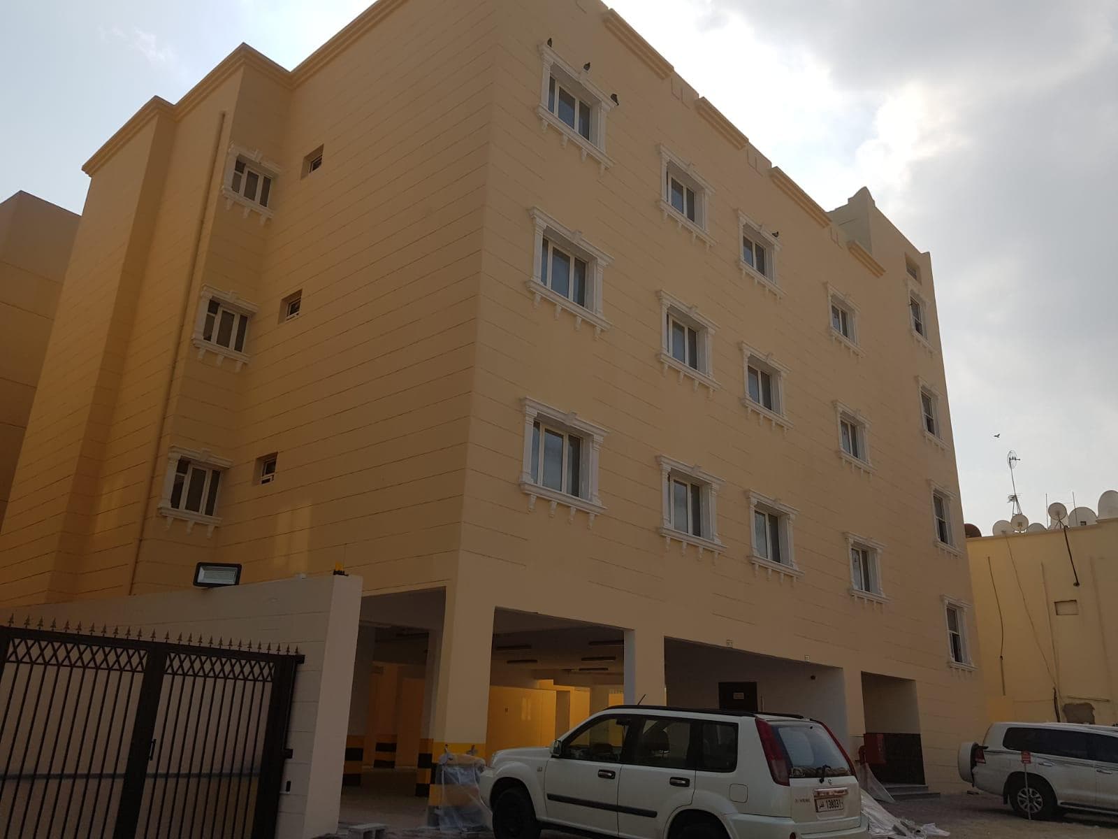Commercial Building for Sale in Old Airport