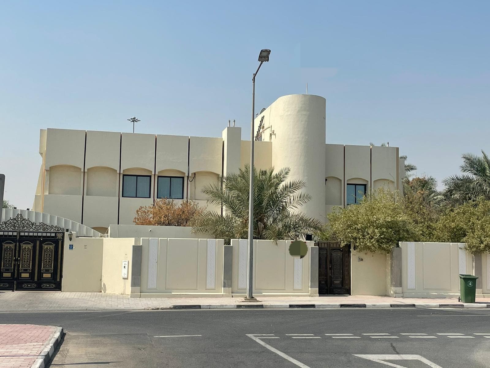 فيلا إدارية 8 غرف نوم للبيع في عنيزة (الخليج الغربي)