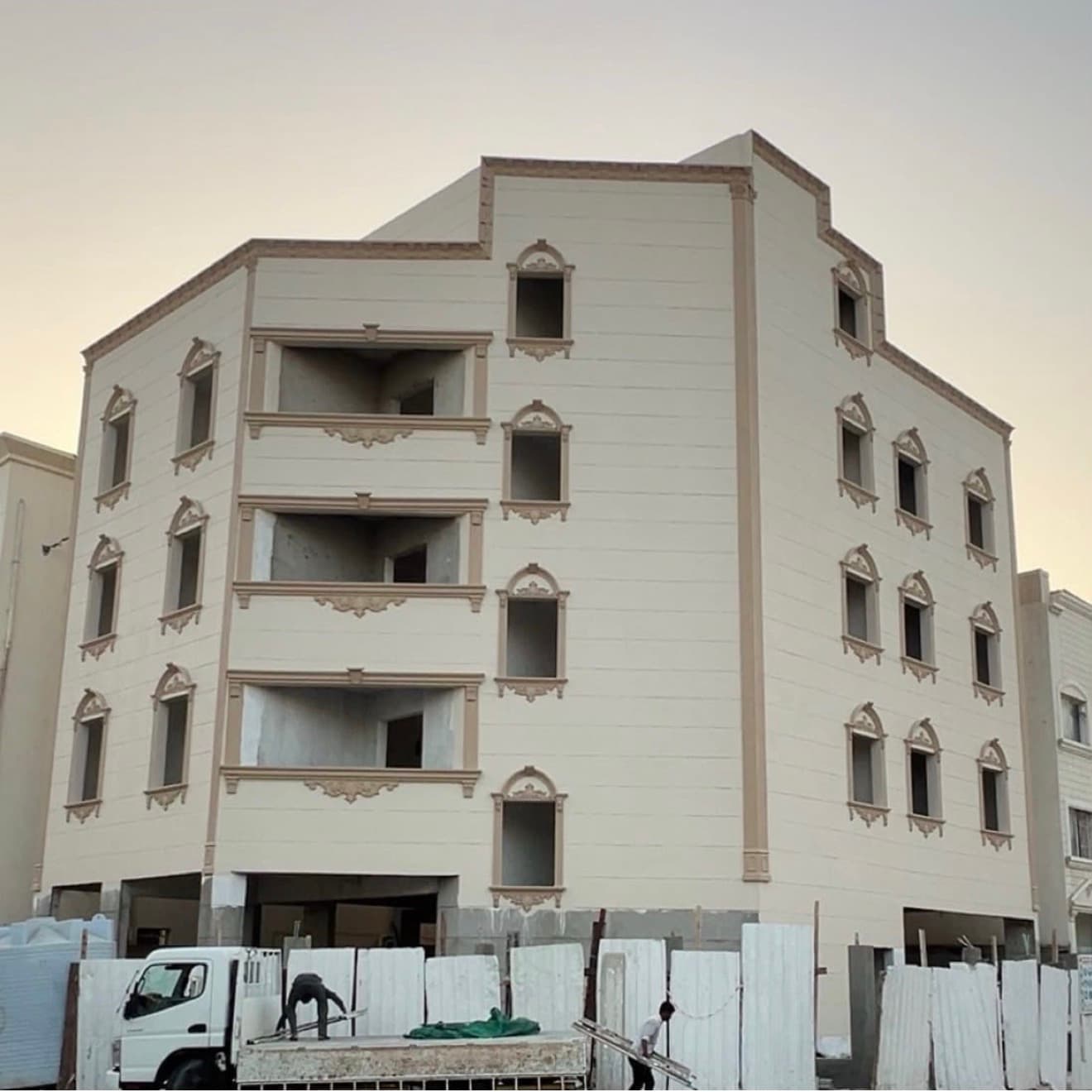 مبنى سكني للبيع