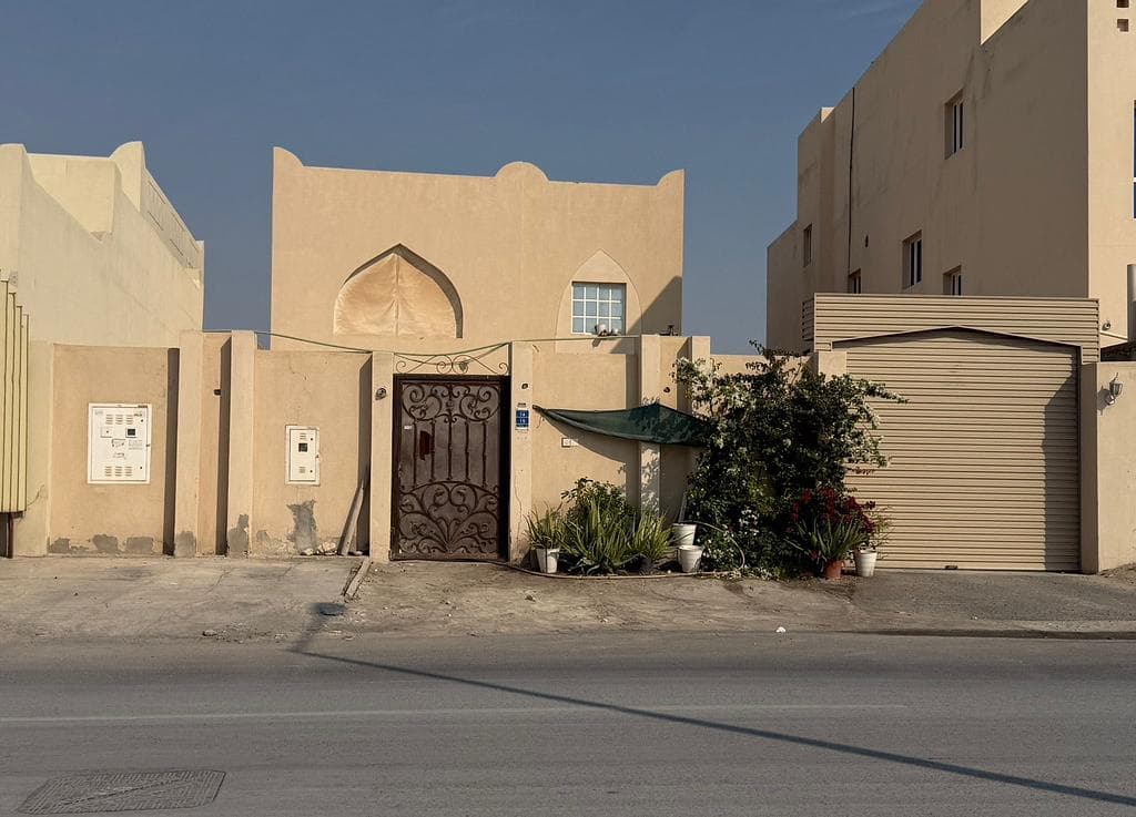 فيلا سكنية بغرفتي نوم للبيع في الجريان 