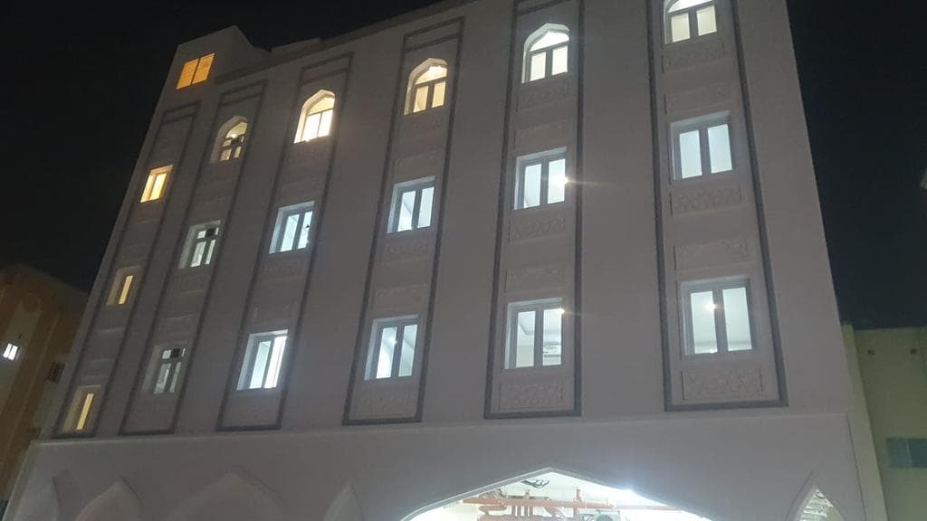 مبنى سكني للبيع في المطار