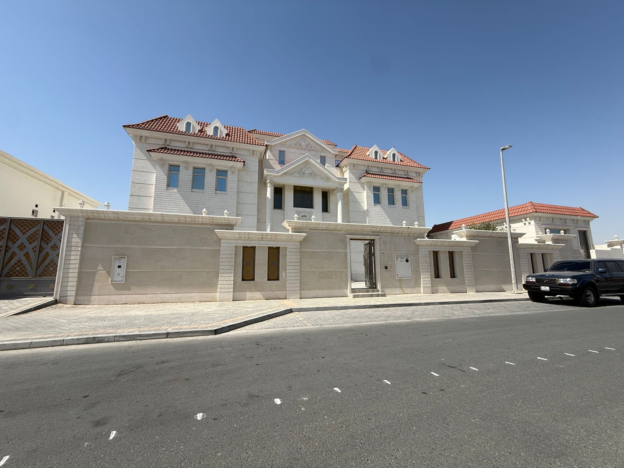 فيلا سكنية 8 غرف نوم للبيع في دحيل