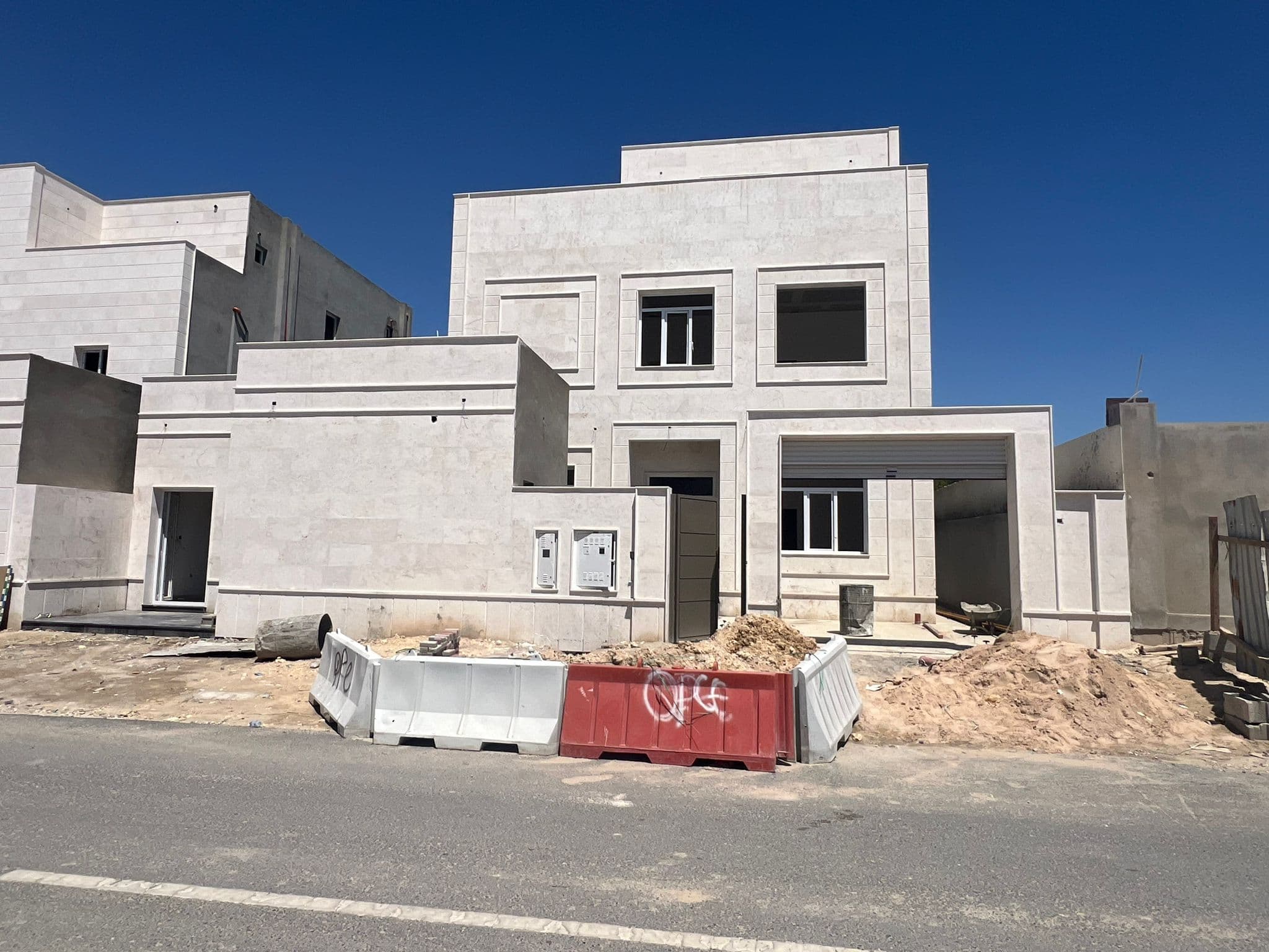 فيلا سكنية 8 غرف نوم للبيع في ام عبيرية