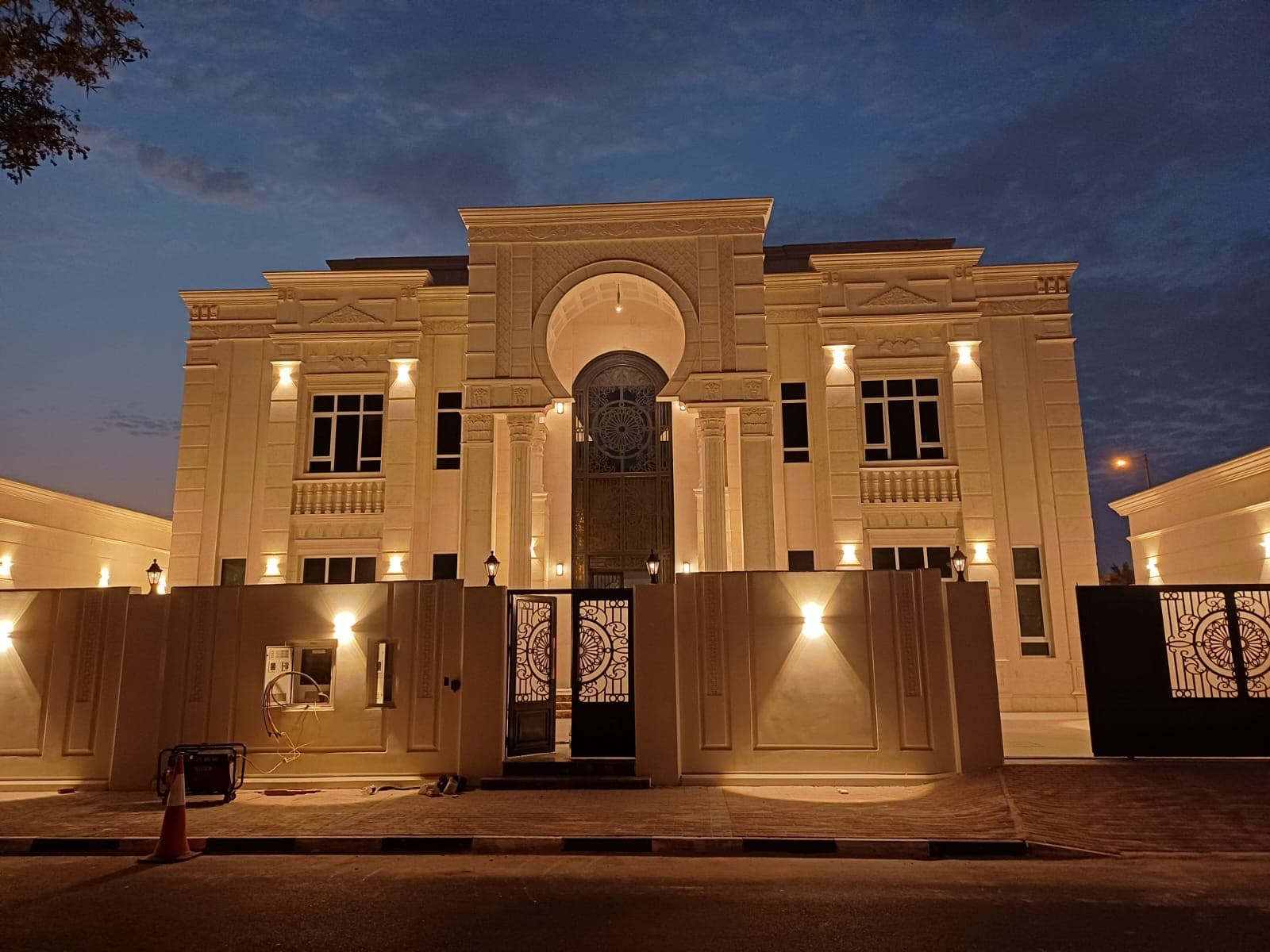 فيلا سكنية 8 غرف نوم للبيع في عنيزة (الخليج الغربي)