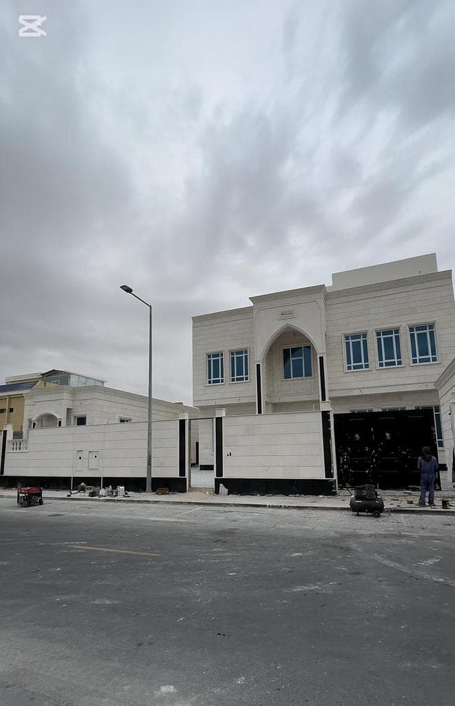 فيلا سكنية 8 غرف نوم للبيع في العب