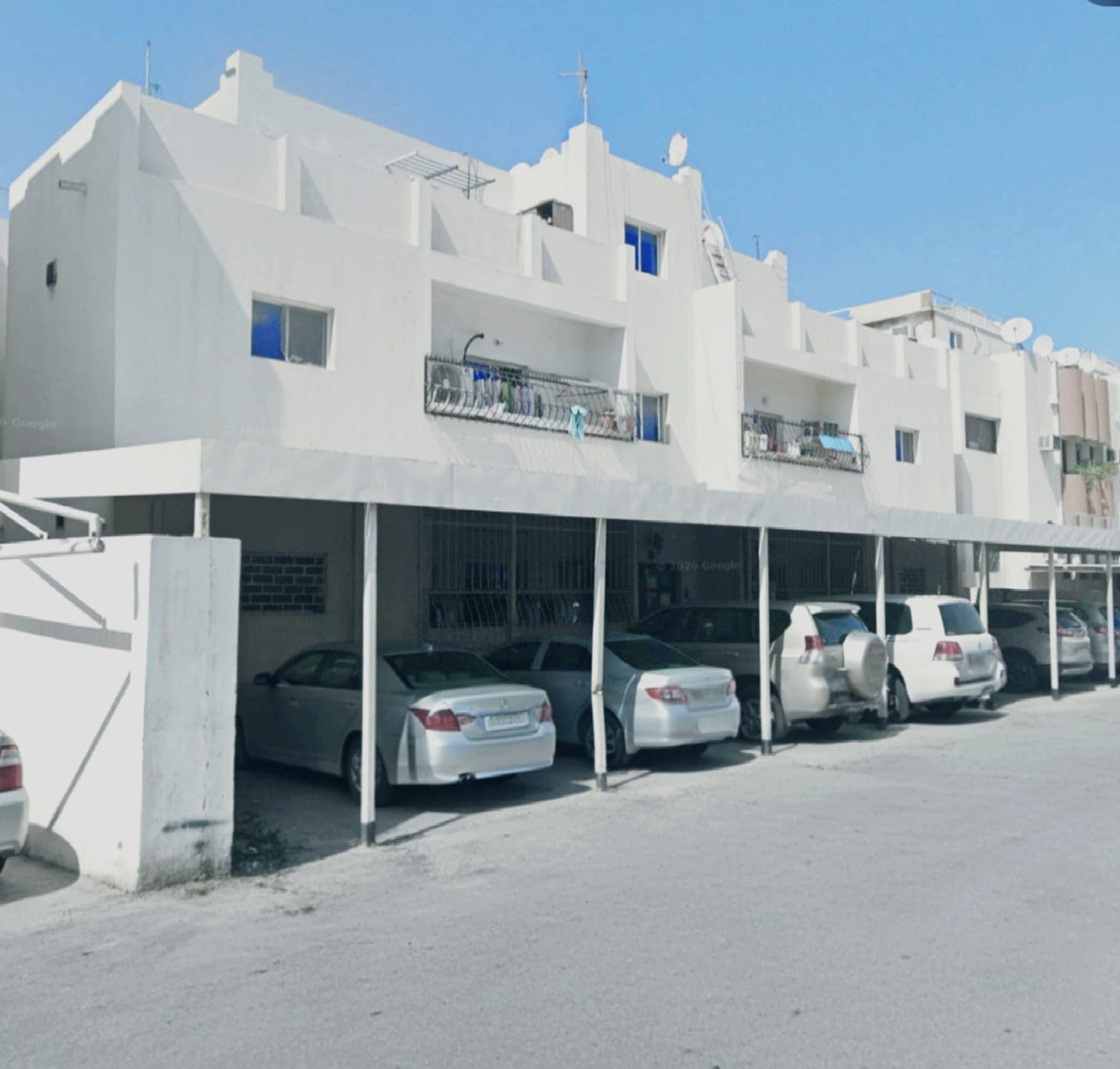 مبنى سكني للبيع في المطار القديم