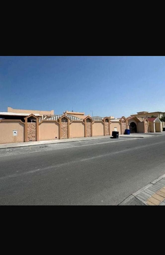 فيلا سكنية 8 غرف نوم للبيع في دحيل