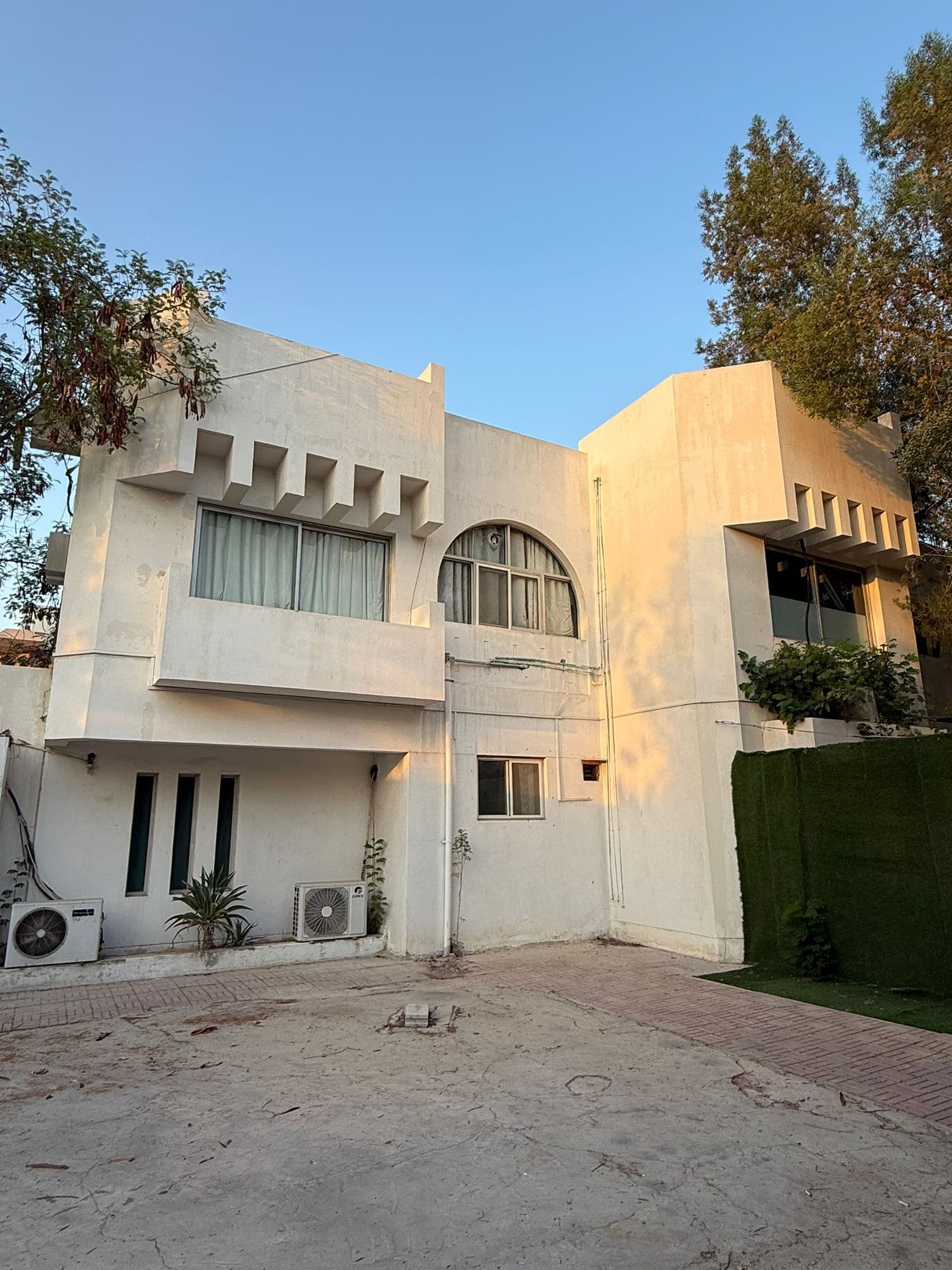 فيلا سكنية 8 غرف نوم للبيع في عنيزة (الخليج الغربي)