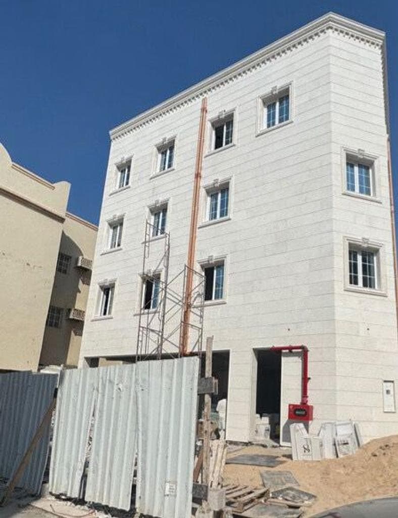مبنى تجاري للبيع في فريج بن عمران