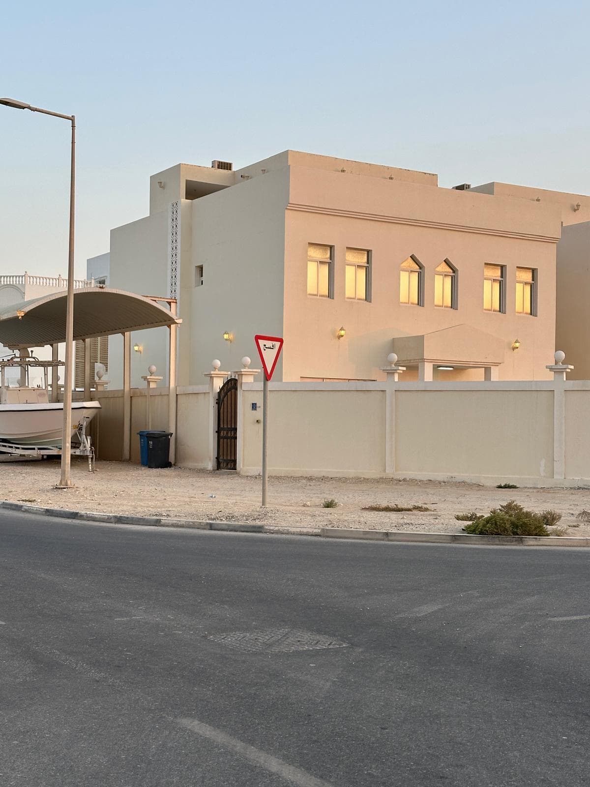 فيلا سكنية 6 غرف نوم للبيع في الرويس