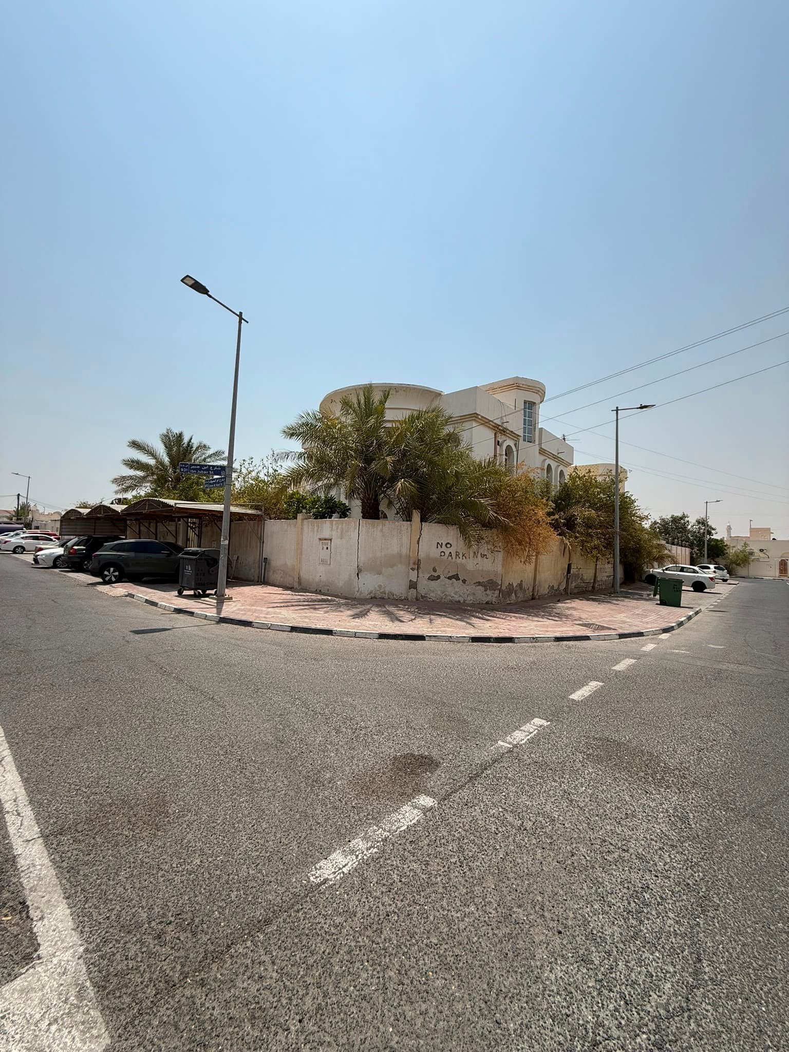 مبنى سكني للبيع في مدينة خليفة الجنوبية