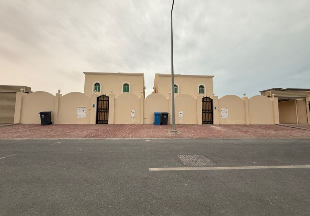 فيلا سكنية 7 غرف نوم للبيع في الرويس