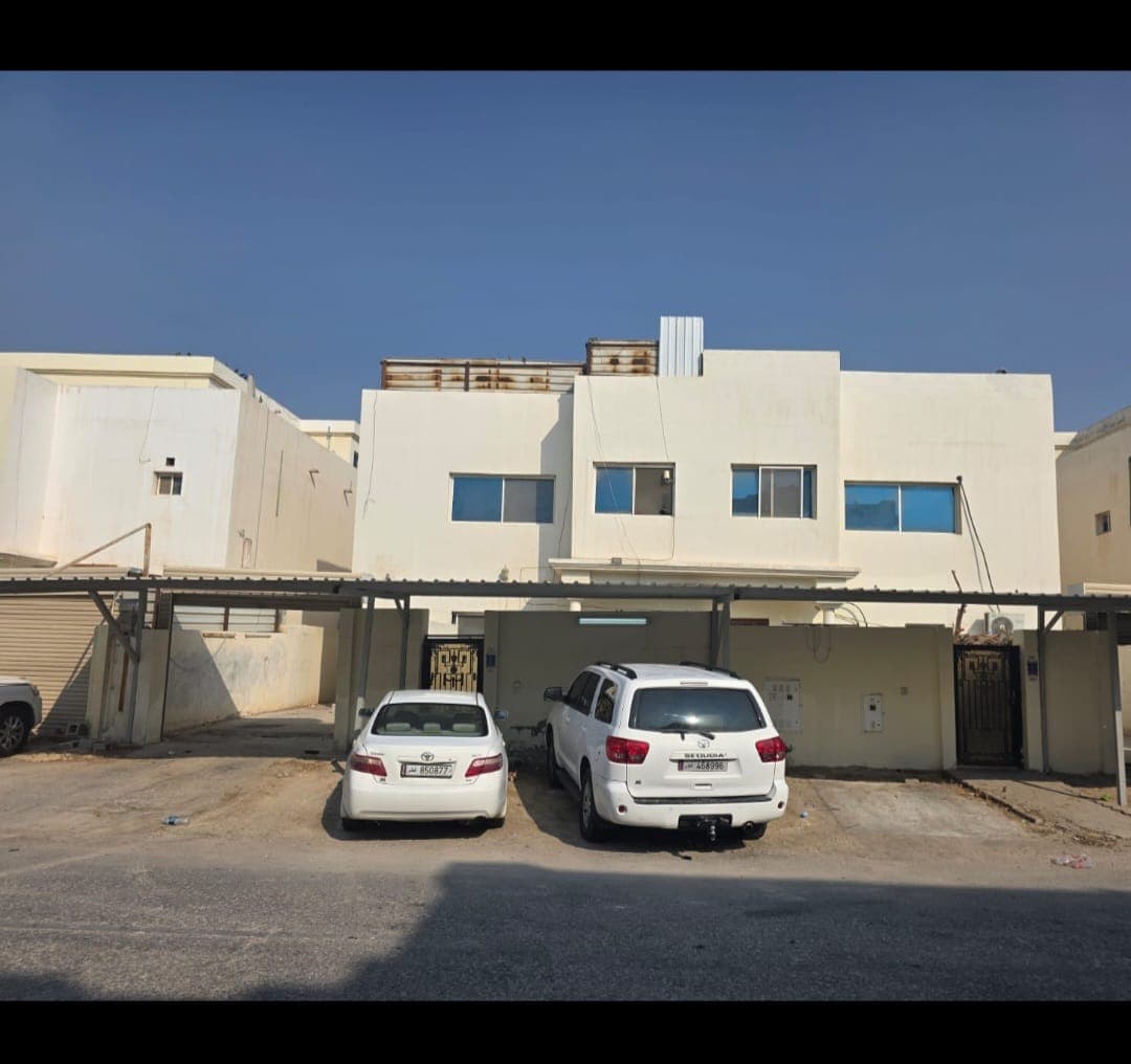 فيلا سكنية 8 غرف نوم للبيع في ام عبيرية