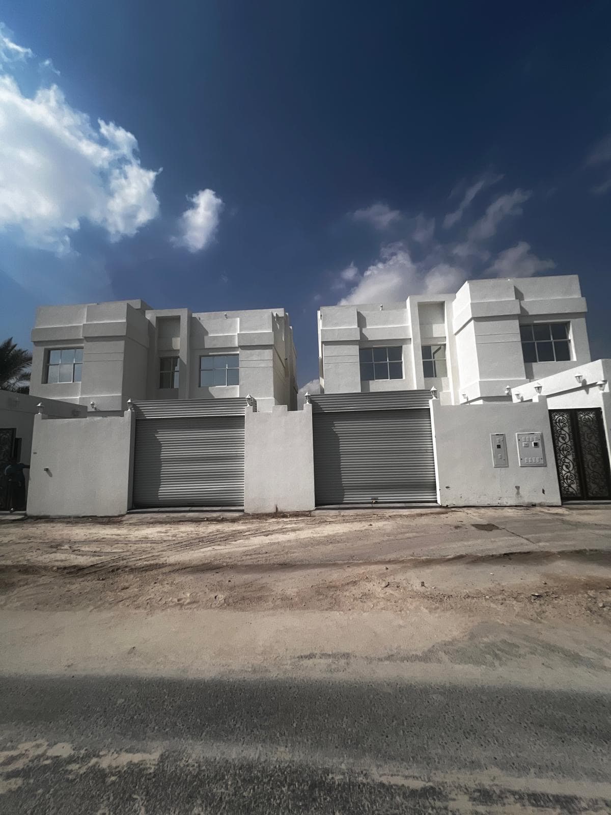 فيلا سكنية بغرفتي نوم للبيع في دحيل