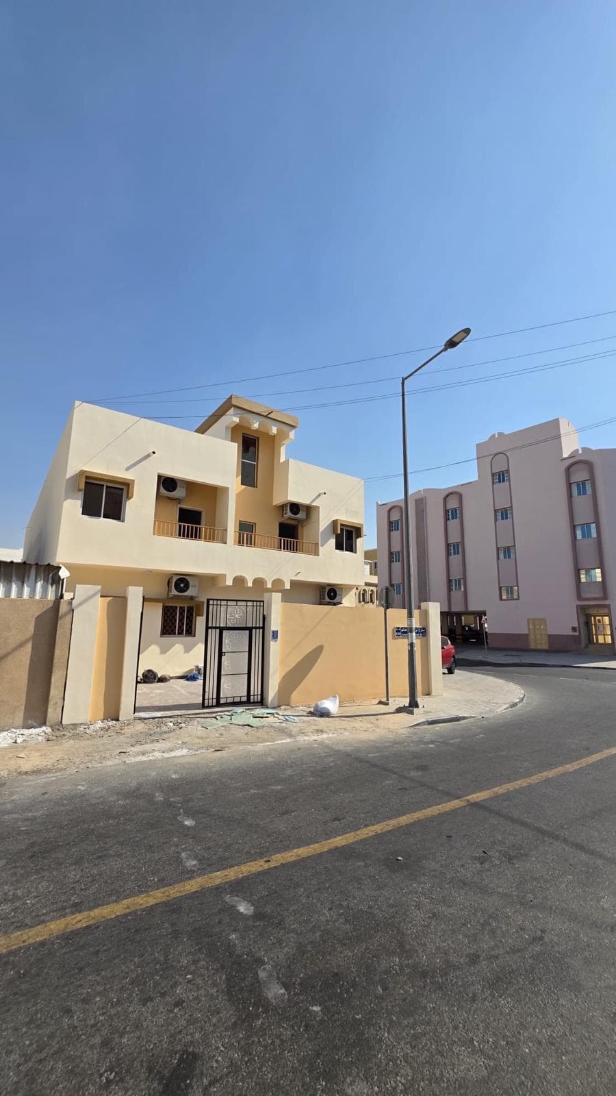 مبنى سكني للبيع في المطار القديم