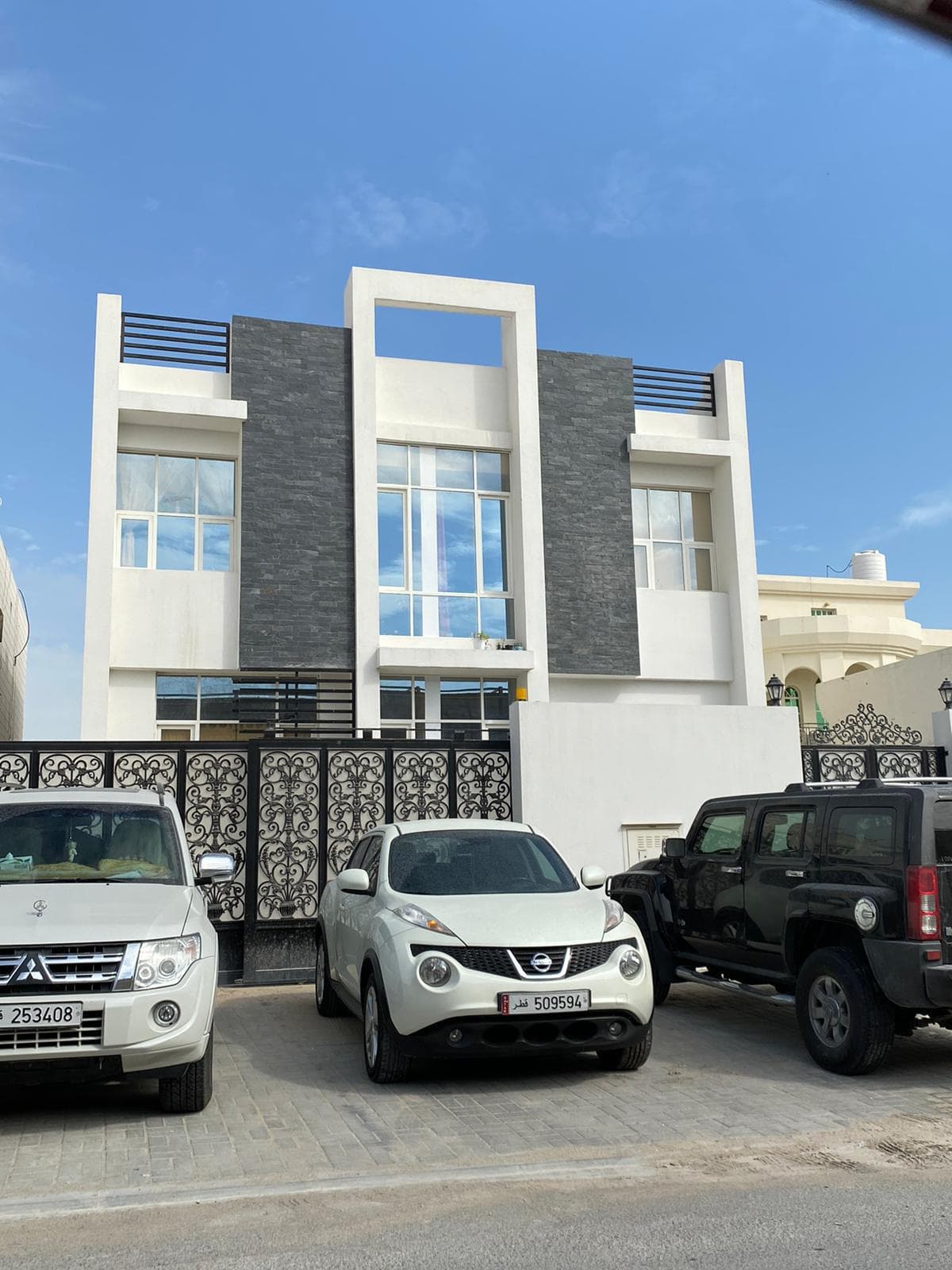 8 Bedroom Commercial Villa for Sale in Gharrafat Al Rayyan