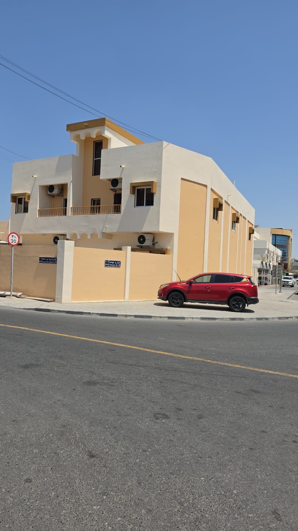 مبنى سكني للبيع في المطار القديم