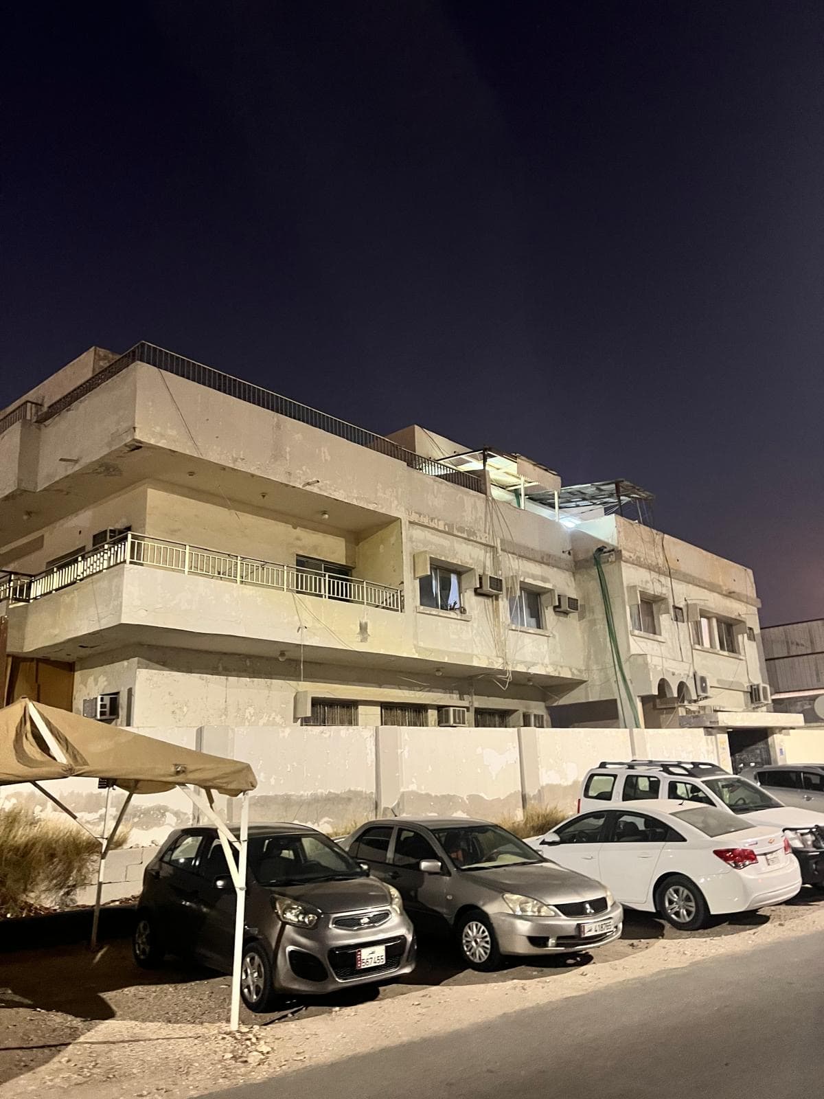 مبنى سكني للبيع في اللقطة