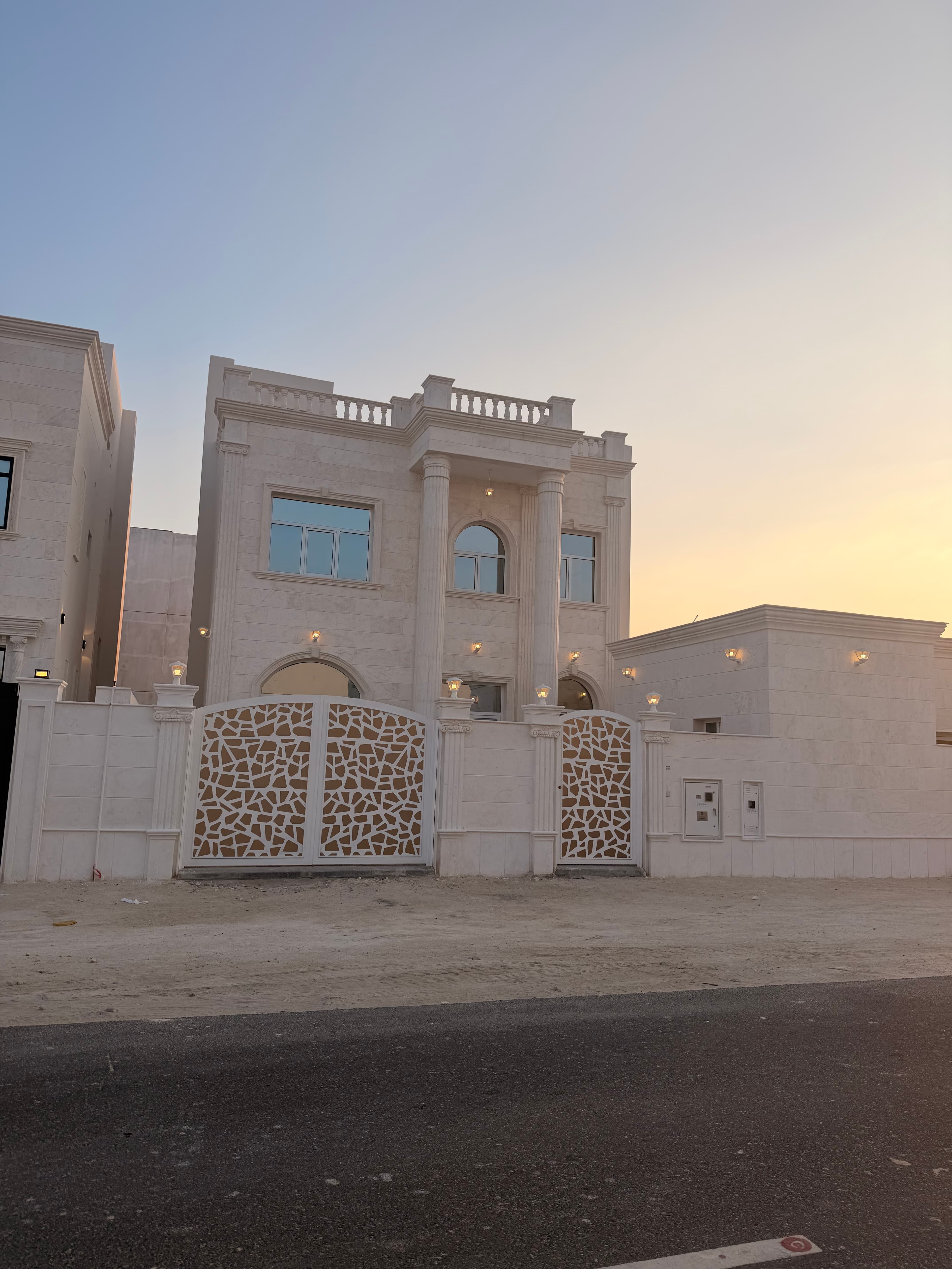 فيلا سكنية 8 غرف نوم للبيع في الصخامة