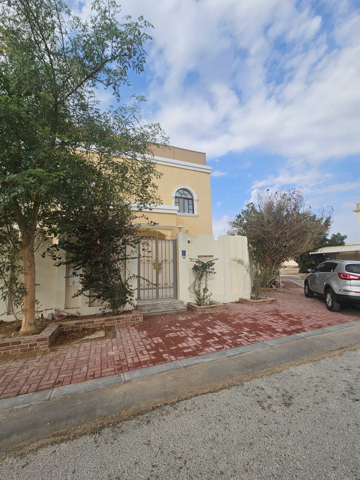 فيلا سكنية 6 غرف نوم للبيع في ام قرن 