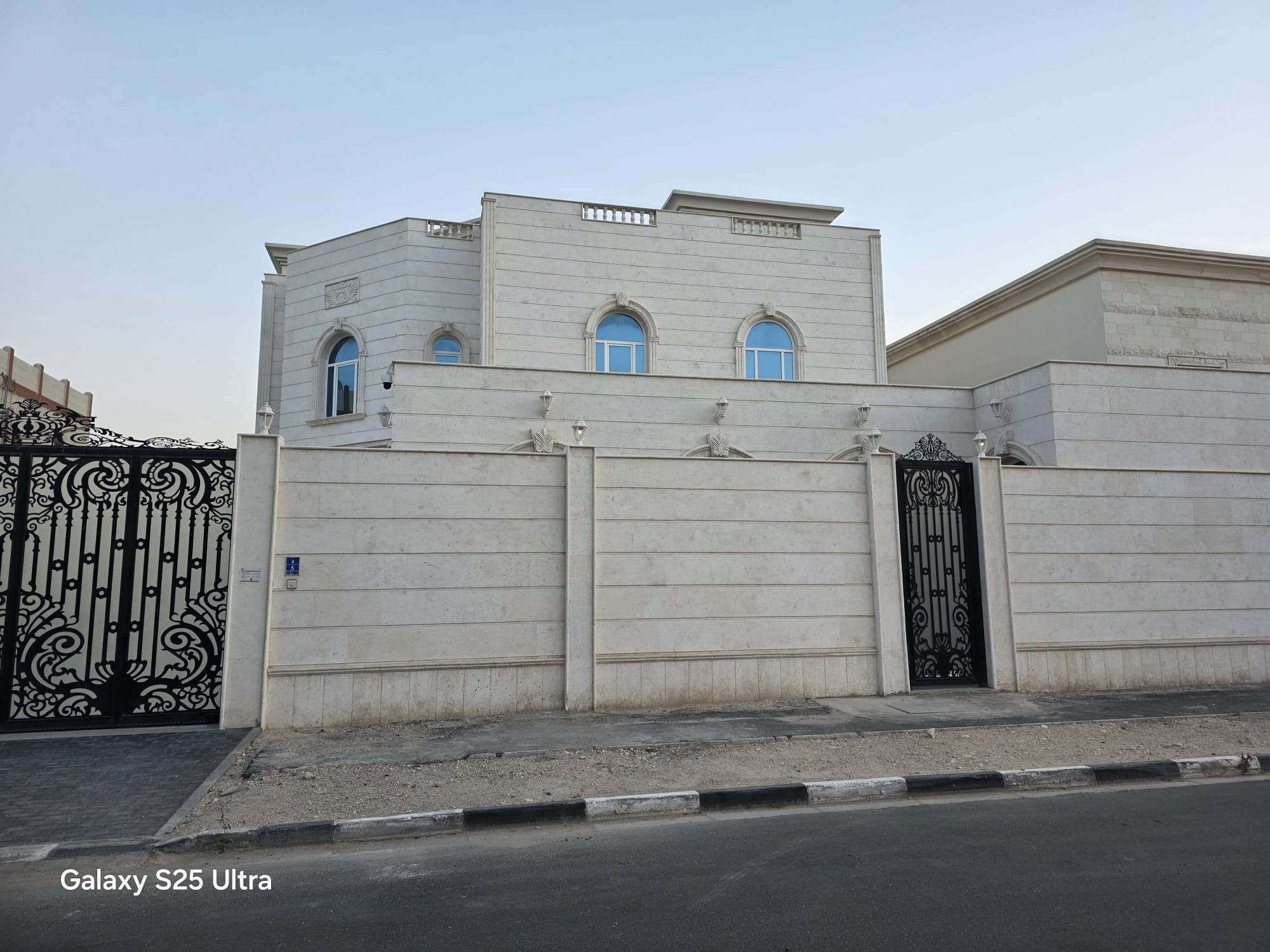 فيلا سكنية 8 غرف نوم للبيع في عنيزة (الخليج الغربي)