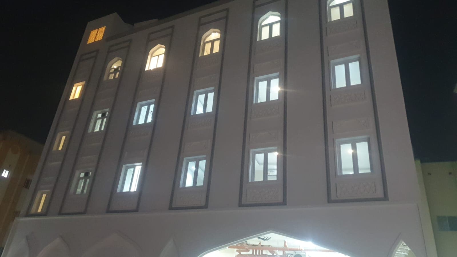 Residential Building for Sale in Airport