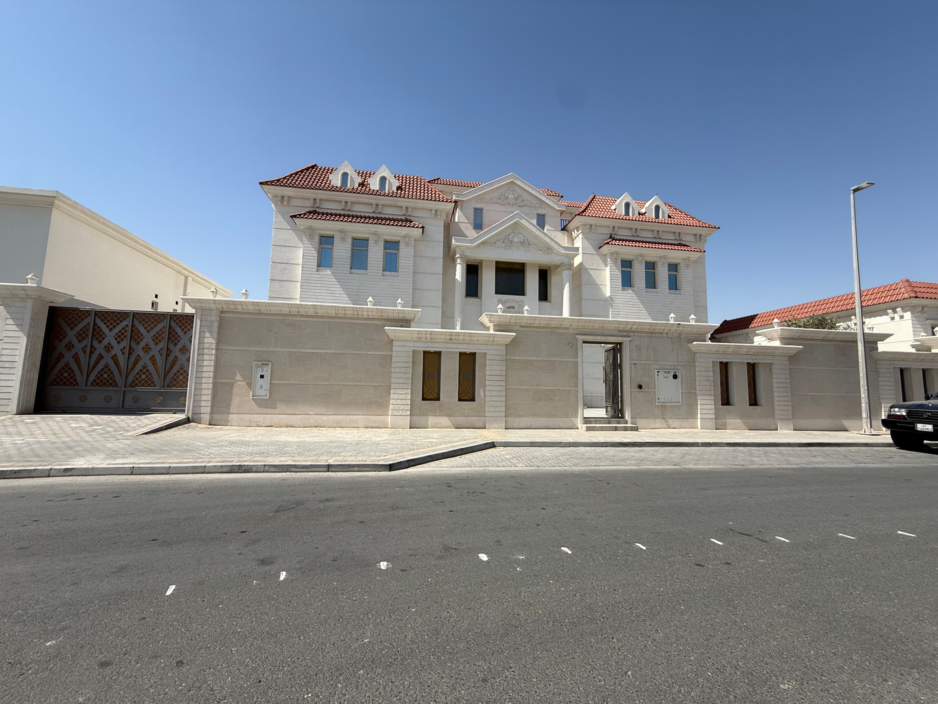 فيلا سكنية 8 غرف نوم للبيع في دحيل