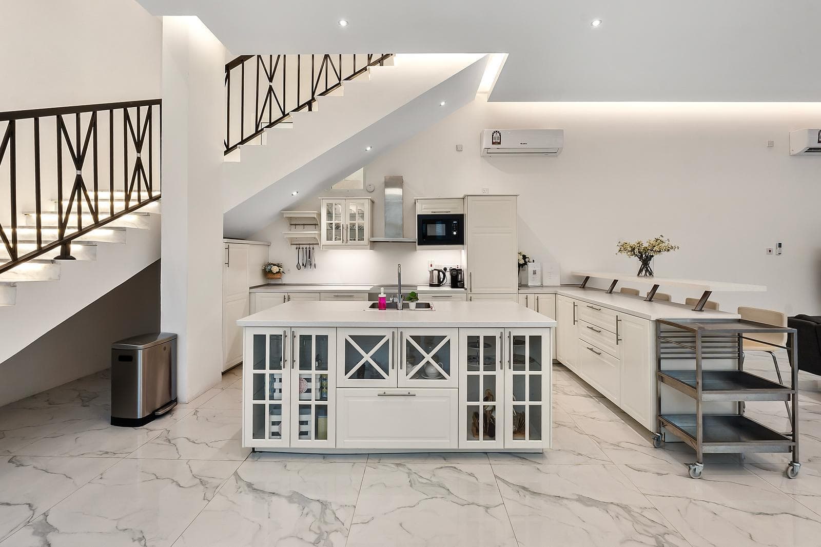 فيلا تجارية 4 غرف نوم للبيع في أبو ظلوف 