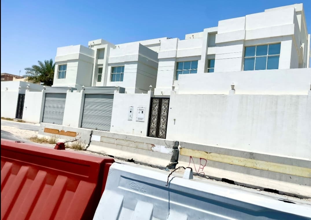 فيلا سكنية 7 غرف نوم للبيع في دحيل