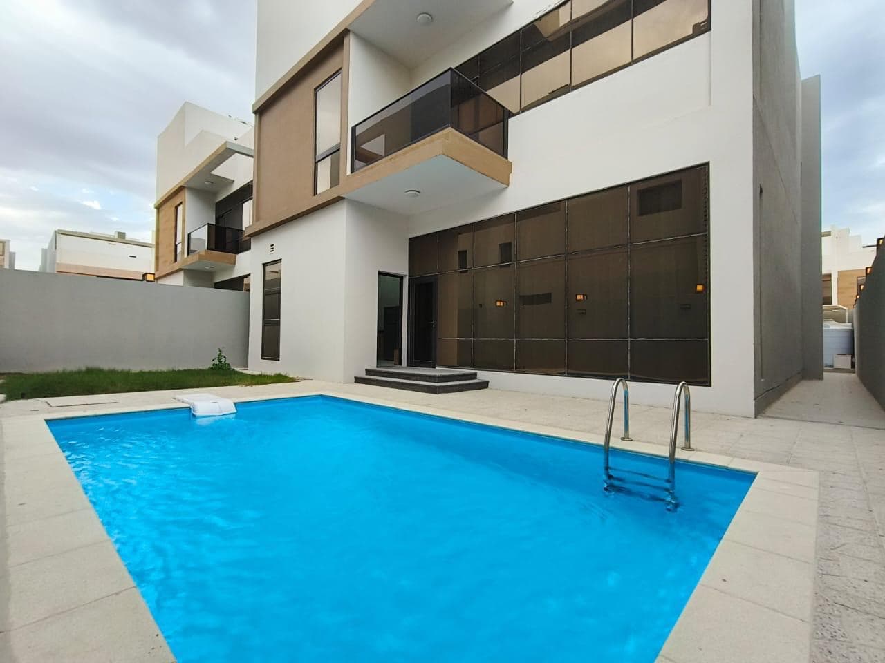 فيلا سكنية 5 غرف نوم للبيع في سميسمة 