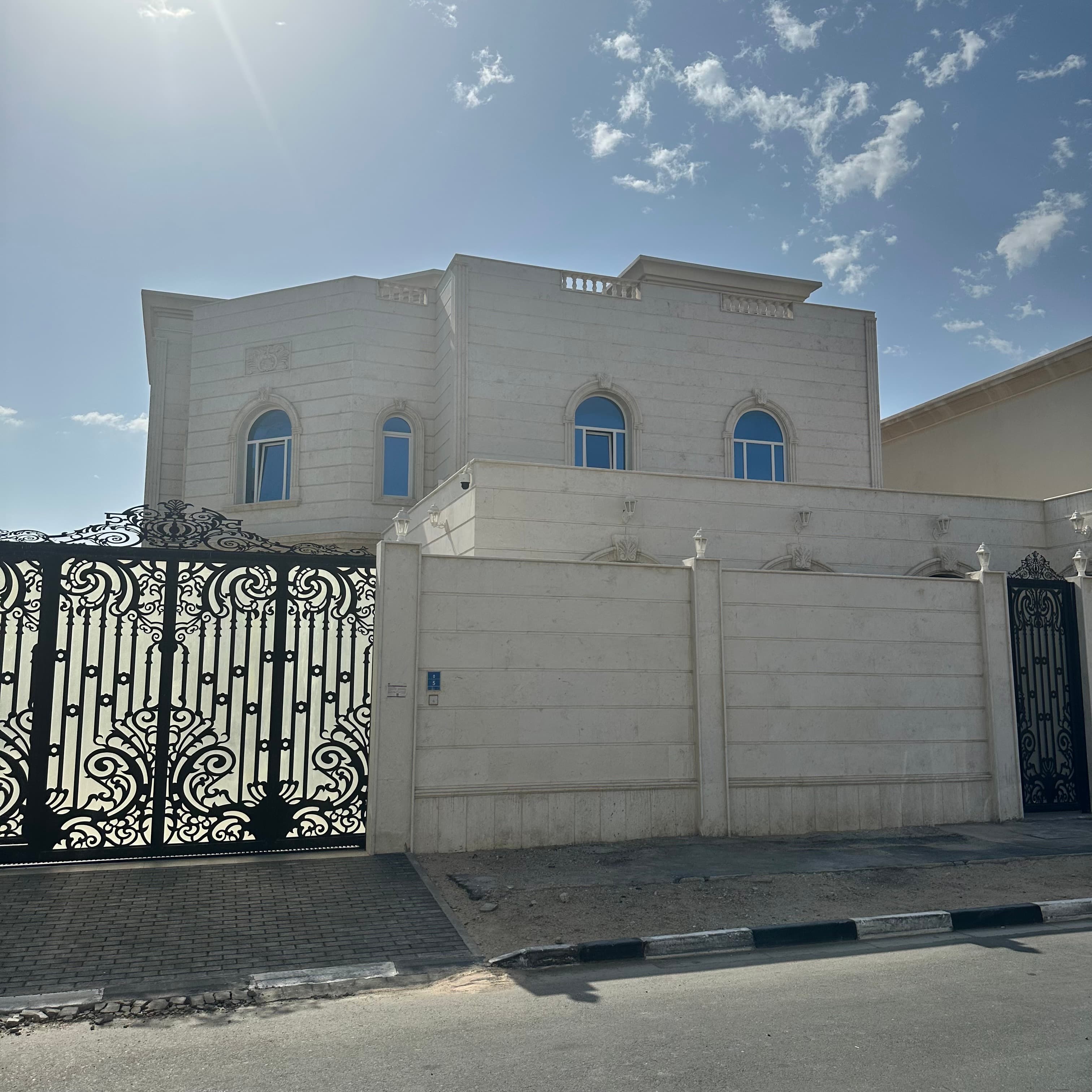 فيلا سكنية 8 غرف نوم للبيع في عنيزة (الخليج الغربي)